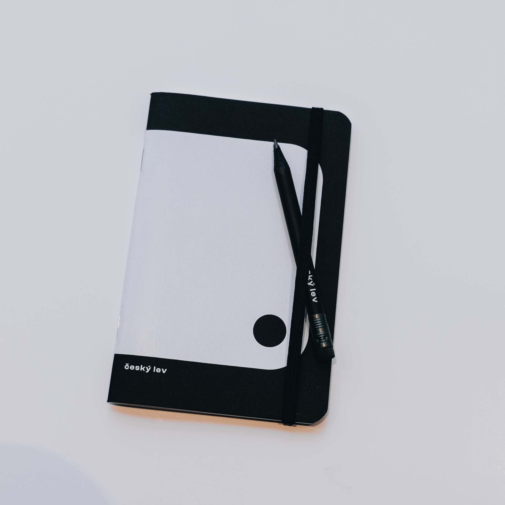 33. Český lev - Kapesní sešit s gumičkou a tužkou 33. Český lev - Kapesní sešit s gumičkou a tužkou